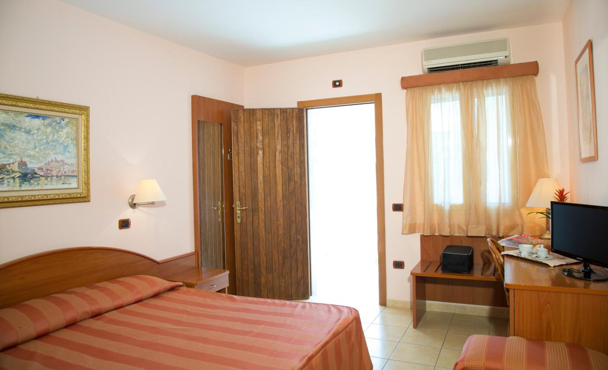 Standard Double or Twin Room with Patio,1589206531:JPEG